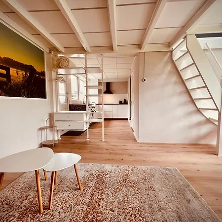 Aan De Dijk Apartment